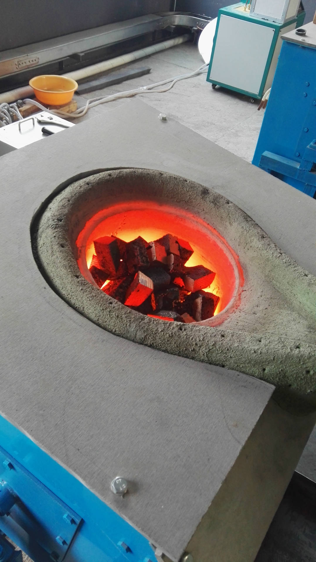 定制合金坩埚熔炼炉