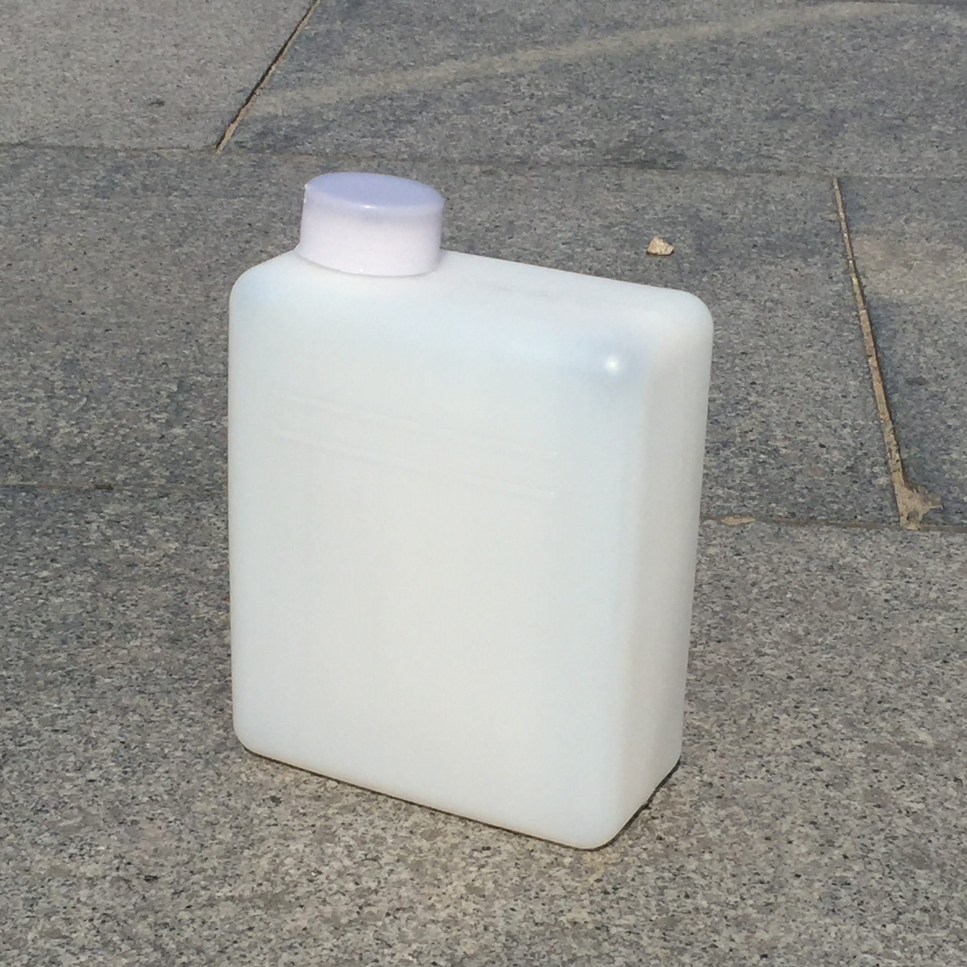 塑料油壶_厂家批发 0.7l刻度壶白色pe塑料 密封性油壶 - 阿里巴巴