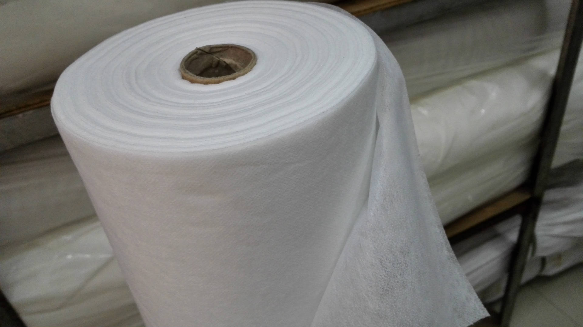 供应18克纸衬无纺衬布无纺布