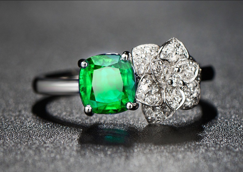 绿宝石戒指 18k金天然钻石花形祖母绿宝石戒指 大牌爆款指环手饰