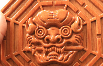 肥城桃木兽头虎头狮咬剑狮头八卦镜厕所门对门家居客厅挂件