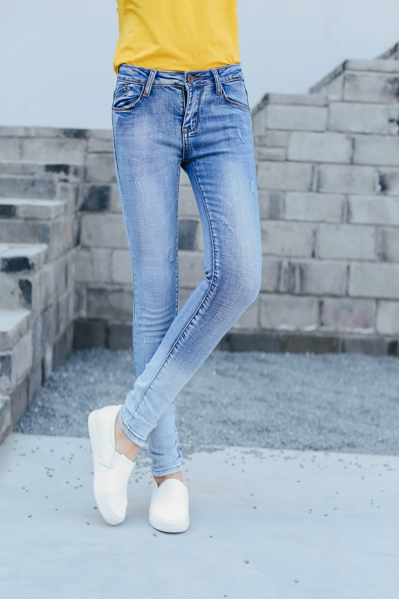 2016秋季新款女装 韩版淡蓝色秀腿小铅笔牛仔裤 女士牛仔裤批发