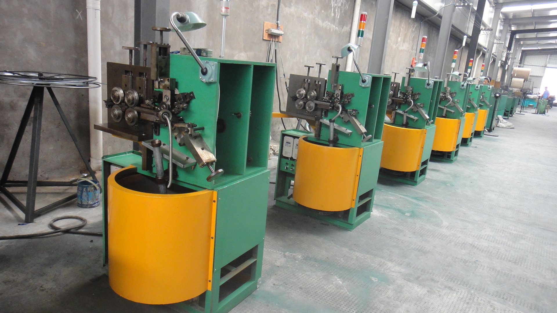 公司成立20余年,产品主要以各类磁铁,模具,金属软管 和金属软管设备为