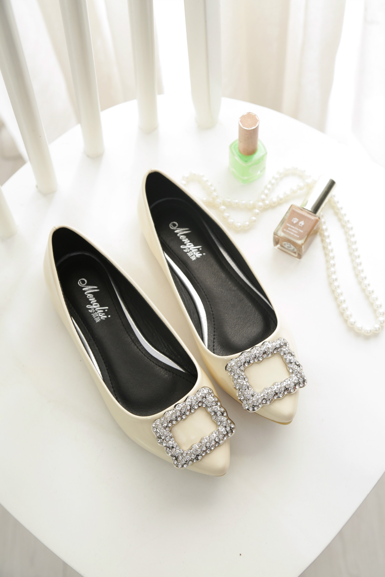 2016年春款女鞋批发漆皮女单鞋时尚水钻平底女鞋一件代发厂家直销