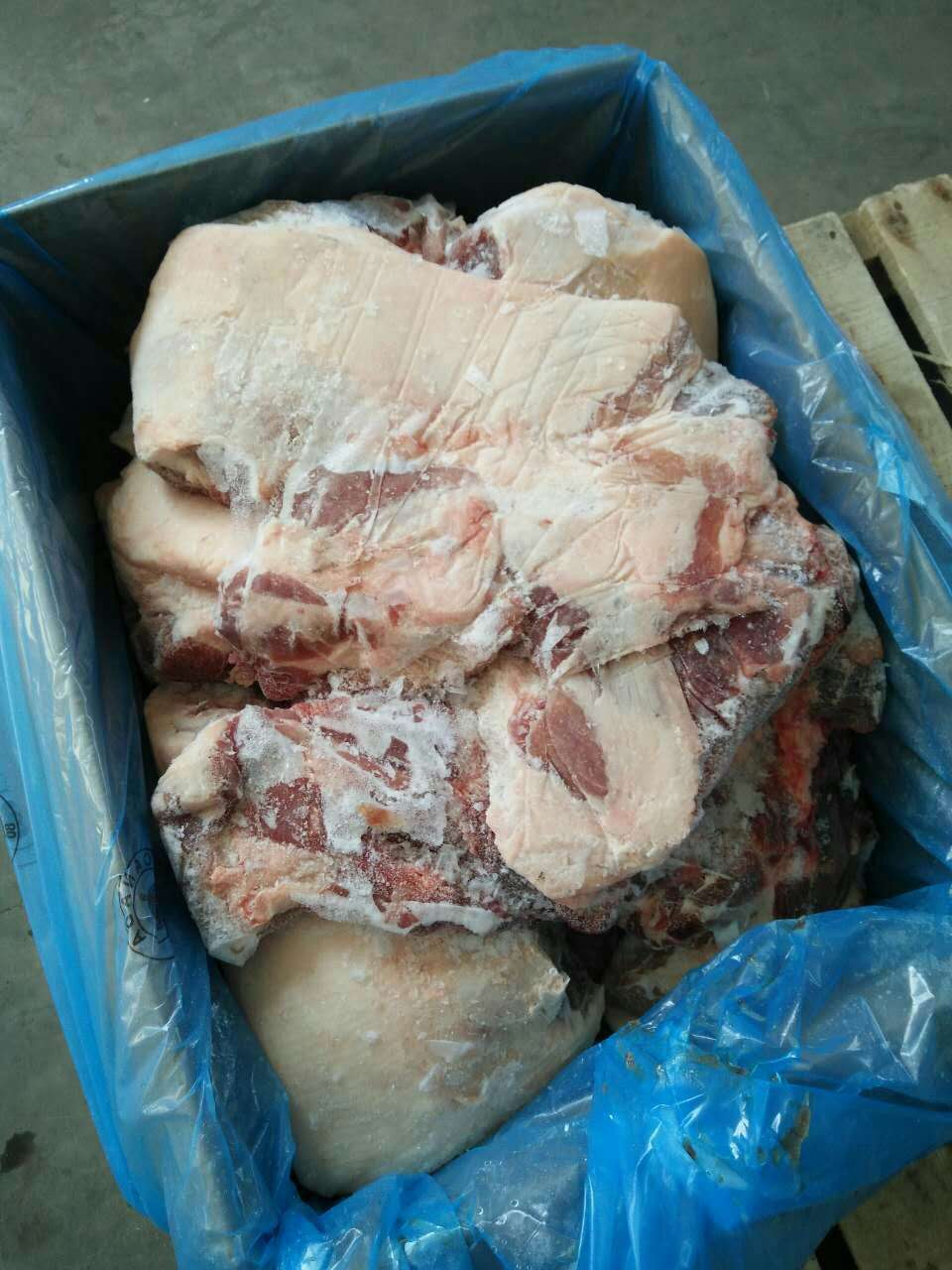 进口冷冻猪肉2号肉加拿大80厂去骨去皮前腿肉现货批发21.9/公斤