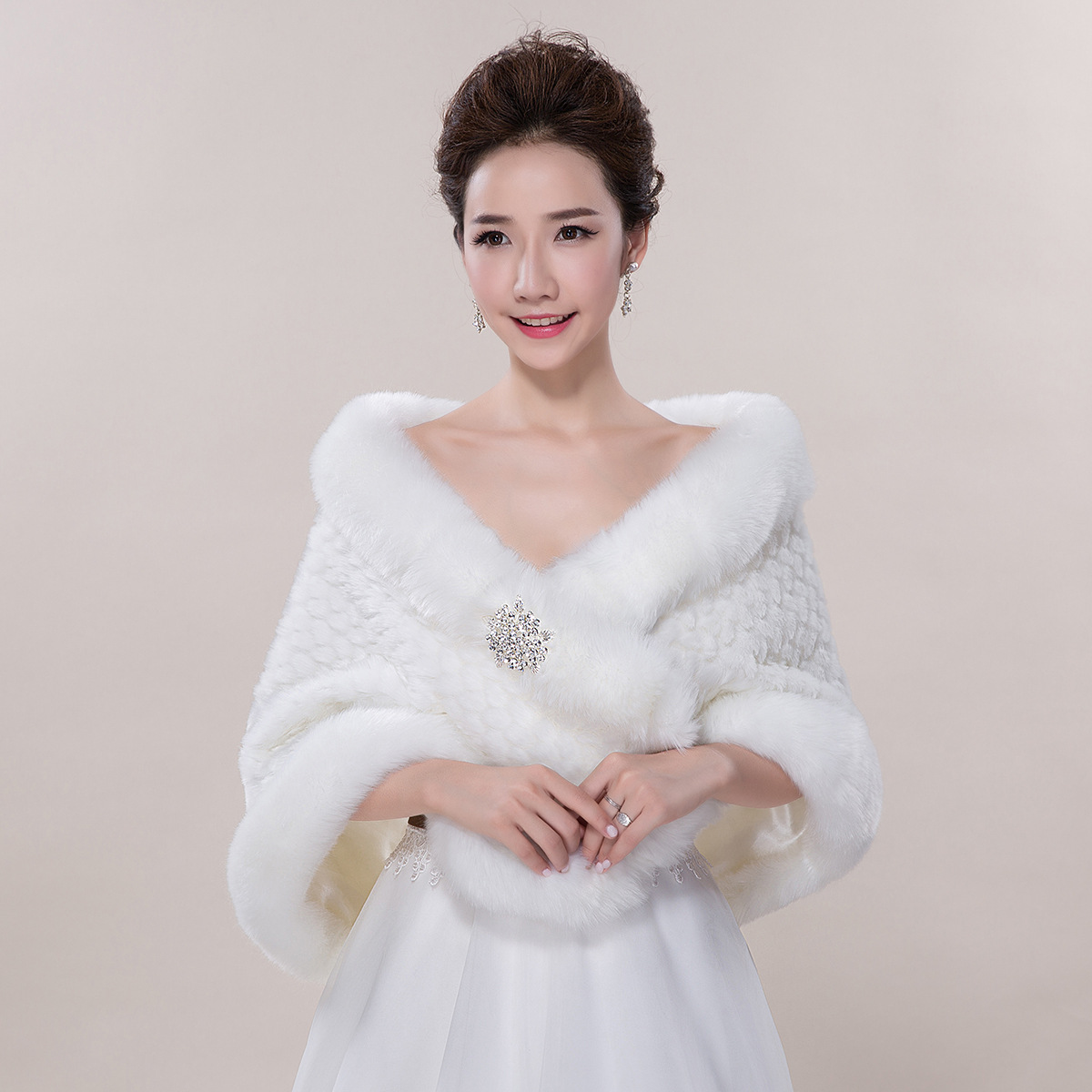 批发新娘结婚纱披肩罗卷鱼鳞毛大披风秋冬婚