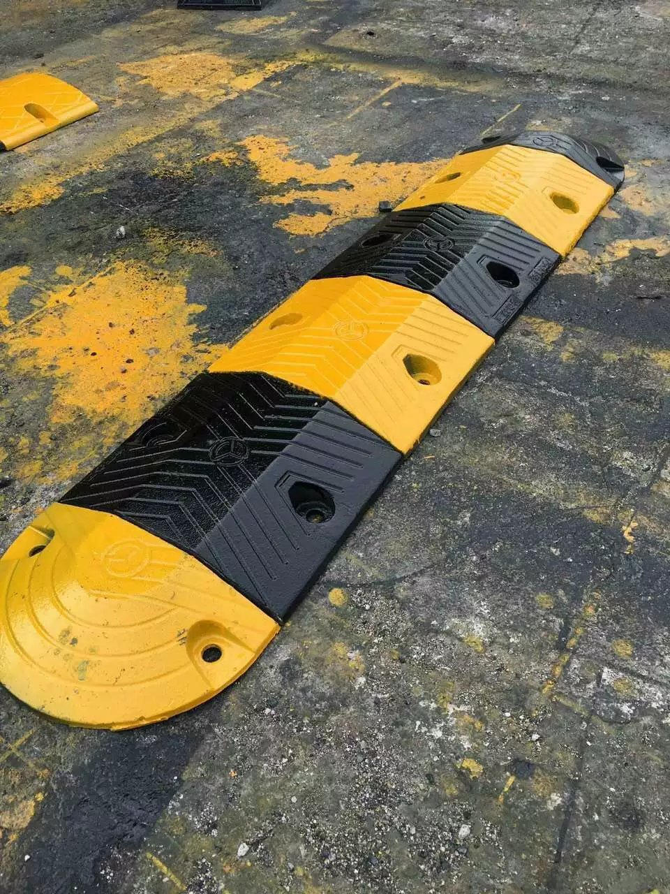 铸钢减速带 橡胶斜坡垫板道 减速板交通设施承重100吨徐州批发