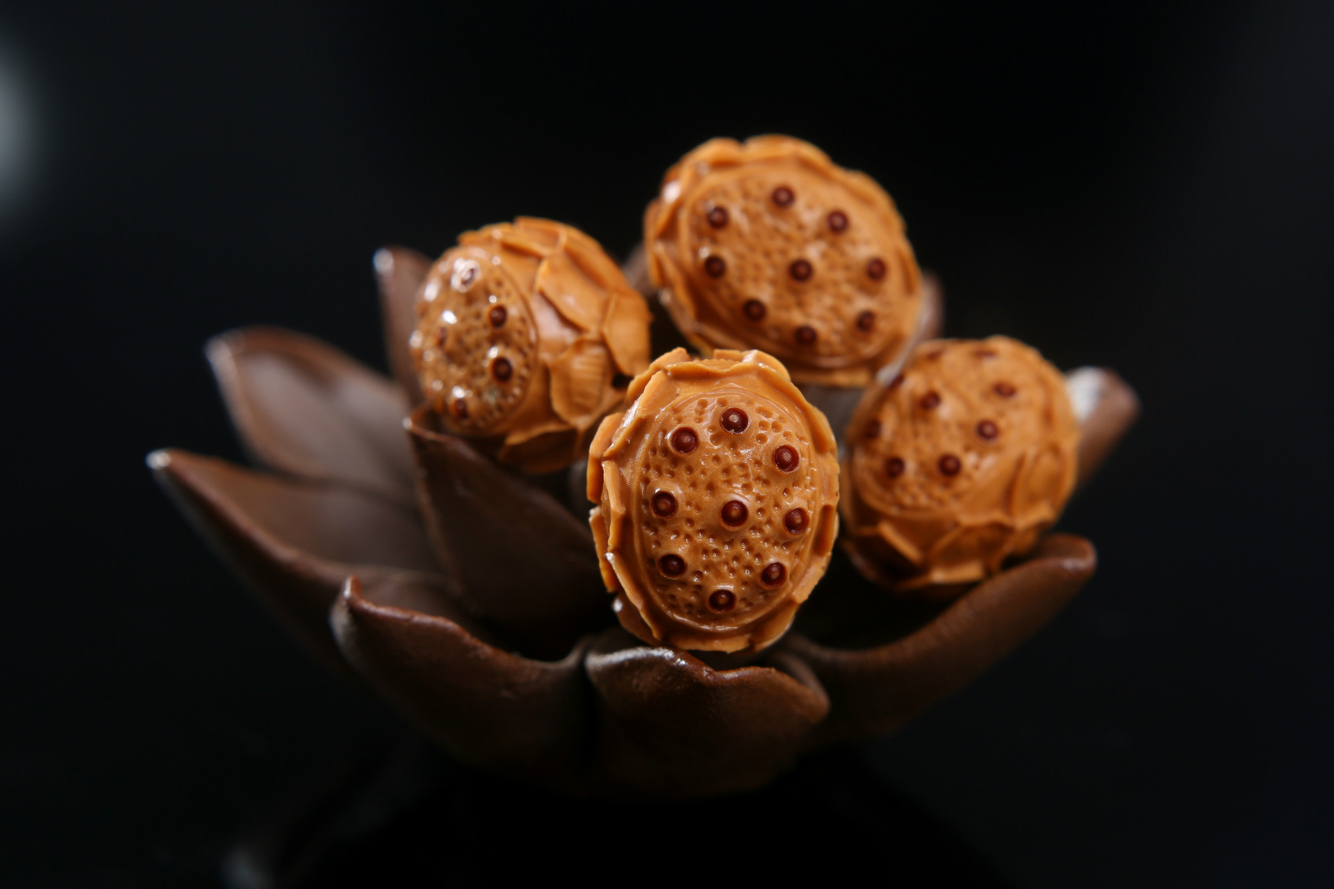 手工九转莲花核雕橄榄核 莲花橄榄胡橄榄核雕手串 精美文玩手链