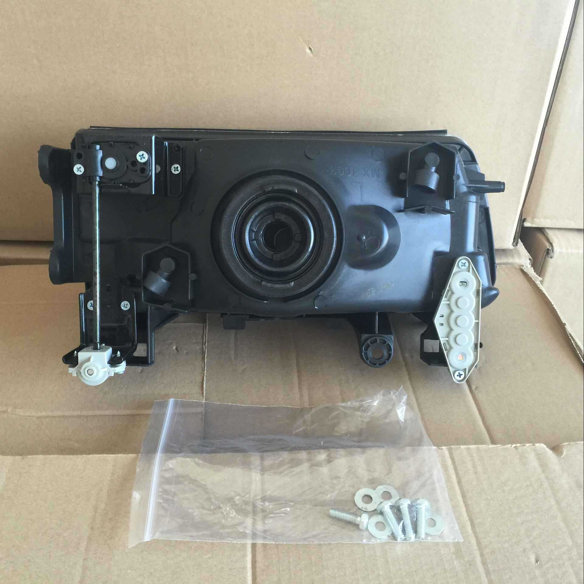 前大灯 适用于三菱l300系列(mitsubishi l300)