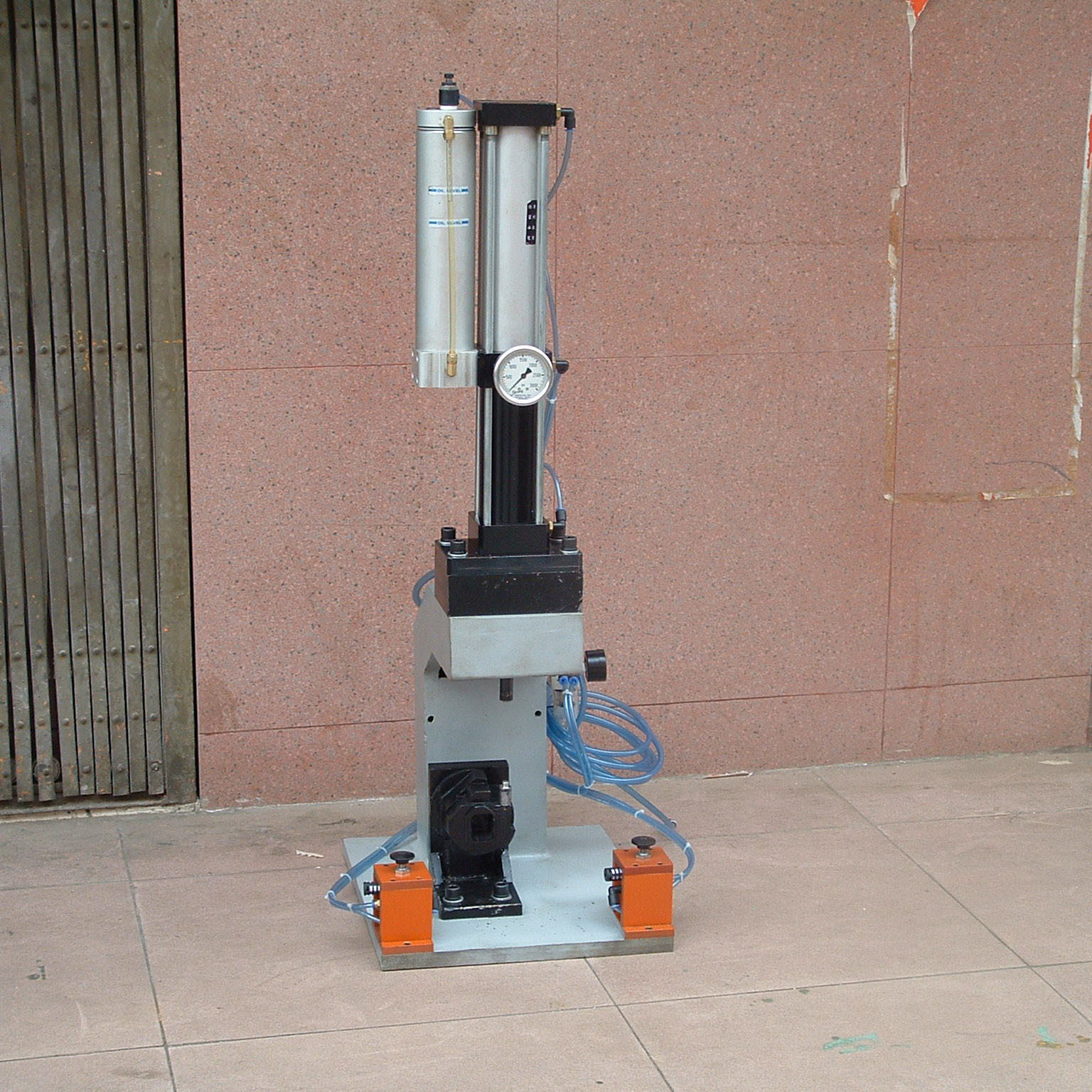 供应自动增压缸 标准气动增压缸 气动元件大型气缸 厂家直销