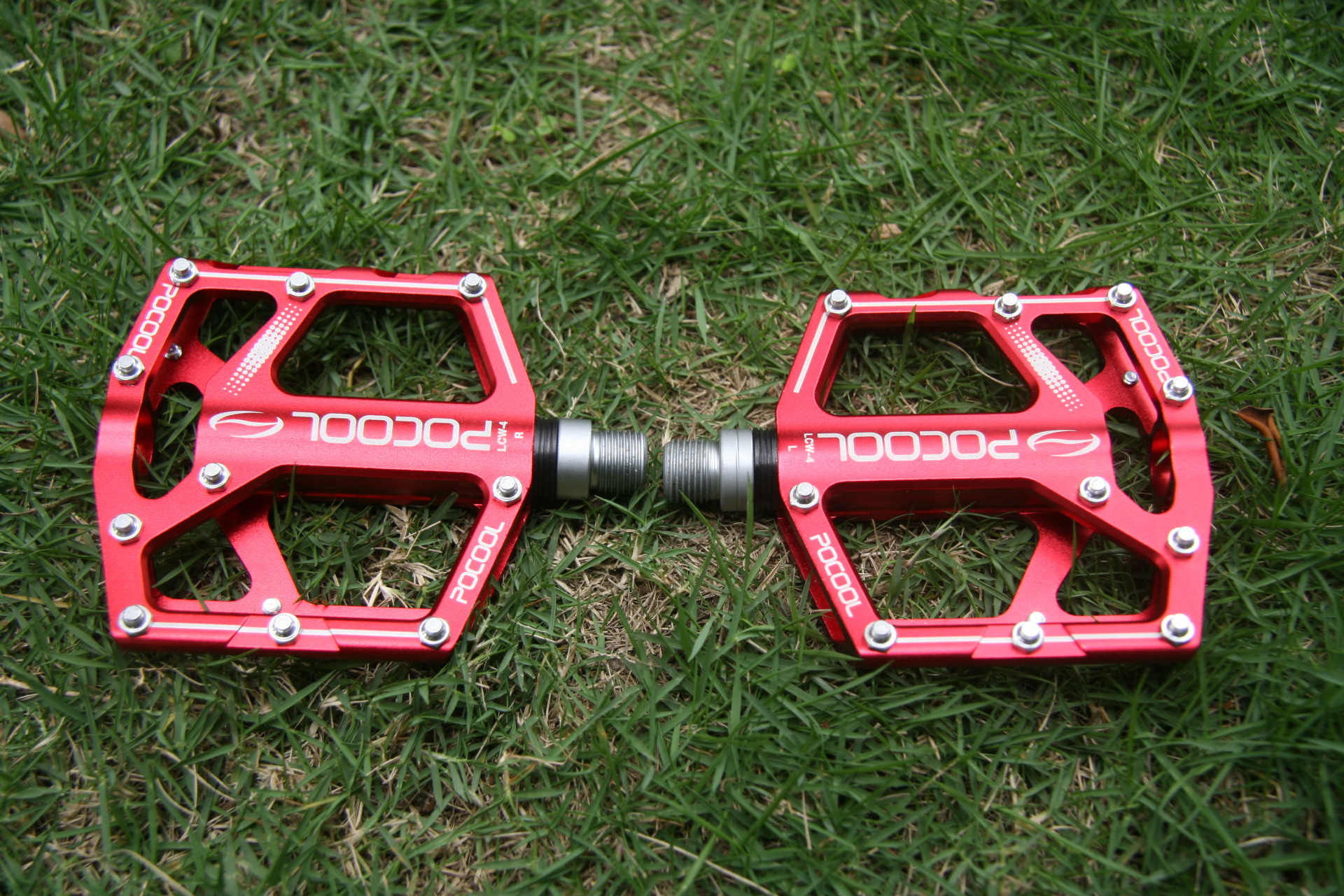 山地车铝合金脚踏自行车单车彩色脚踏板深圳厂家自行车脚踏