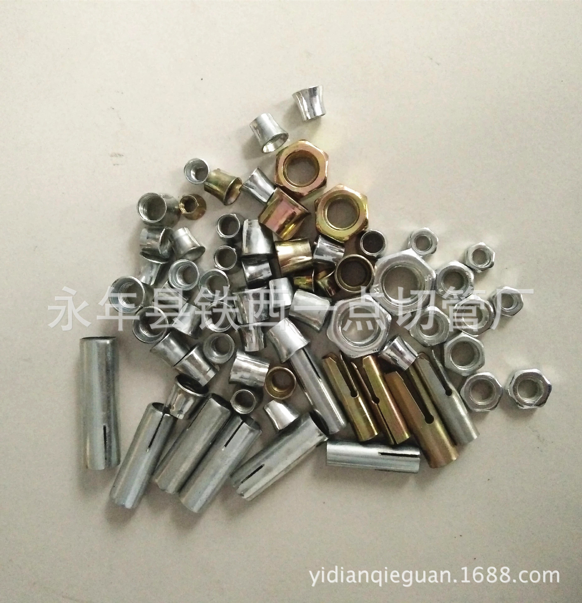 一站式采购:吊顶五件套,金色丝杆,金色四片膨胀,金色内爆,金色快吊