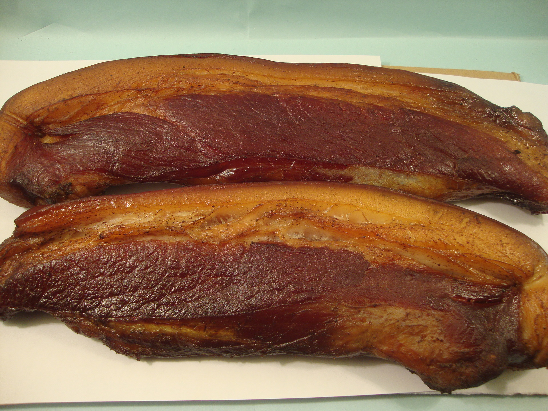 正宗彝家老腊肉纯粮喂养腌腊肉柏树烟熏四川土腊肉味厂家低价批发