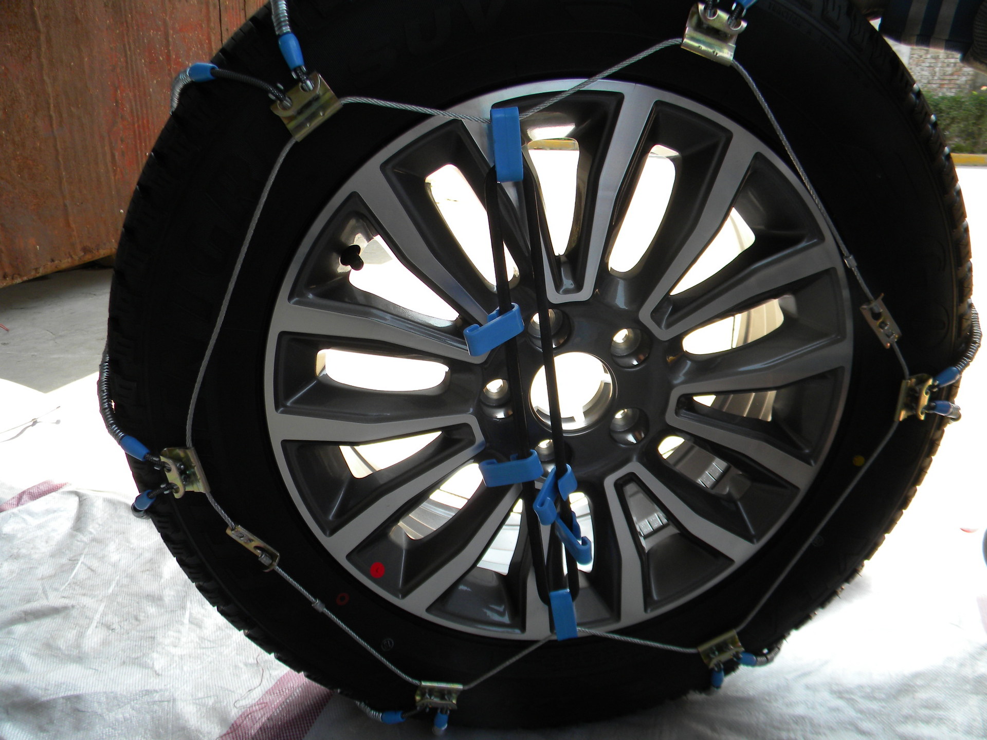 链条雪地轮胎防滑链批发锰钛合金防滑链轿车越野钢丝绳防滑链