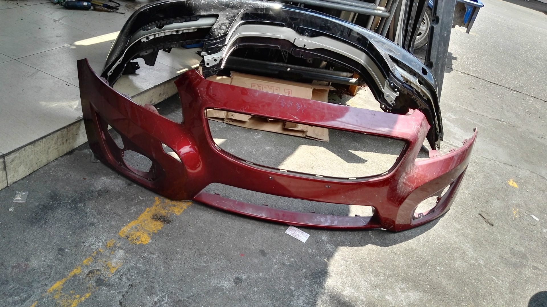 12年款沃尔沃c30前保险杠,原装拆车件,广州二手汽车配件