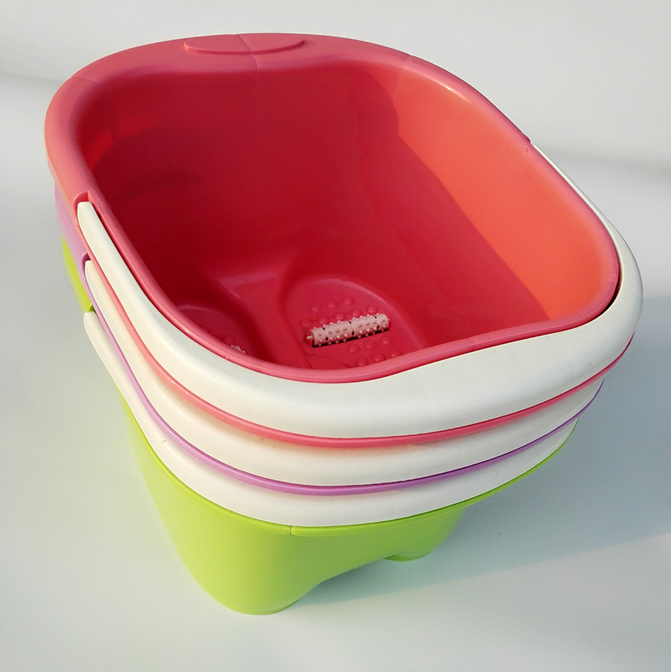 10元店居家实用加厚按摩足浴盆塑料泡脚盆轮滑式洗脚盆厂家