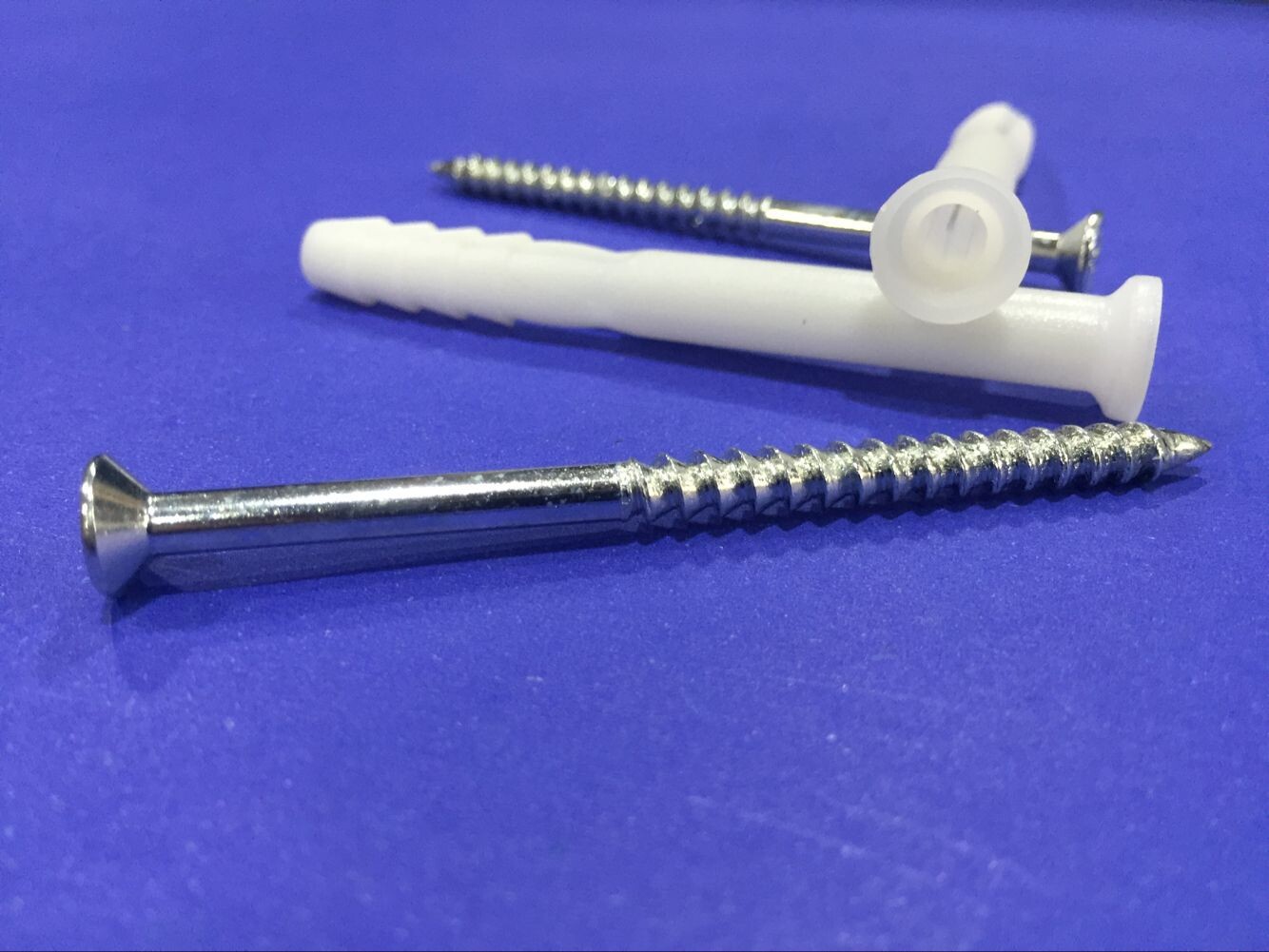 现货批发 胶套膨胀螺丝 橱柜拉爆螺丝 带套螺钉 橱柜固定螺钉