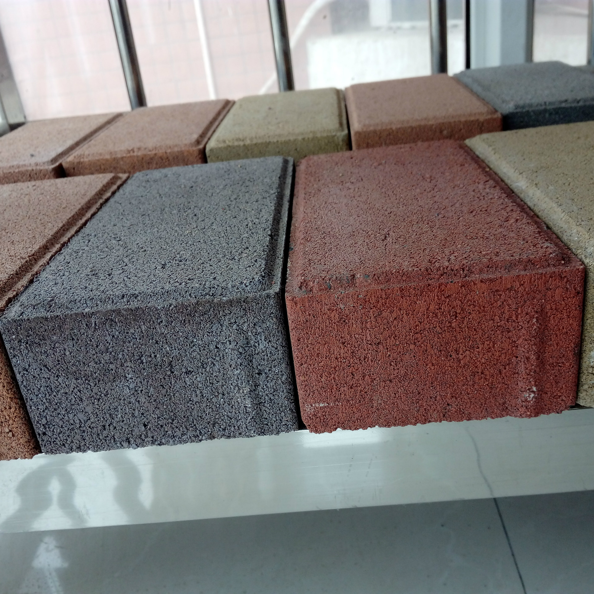 厂家直销河南通体面包砖 建菱砖 路面砖透水砖