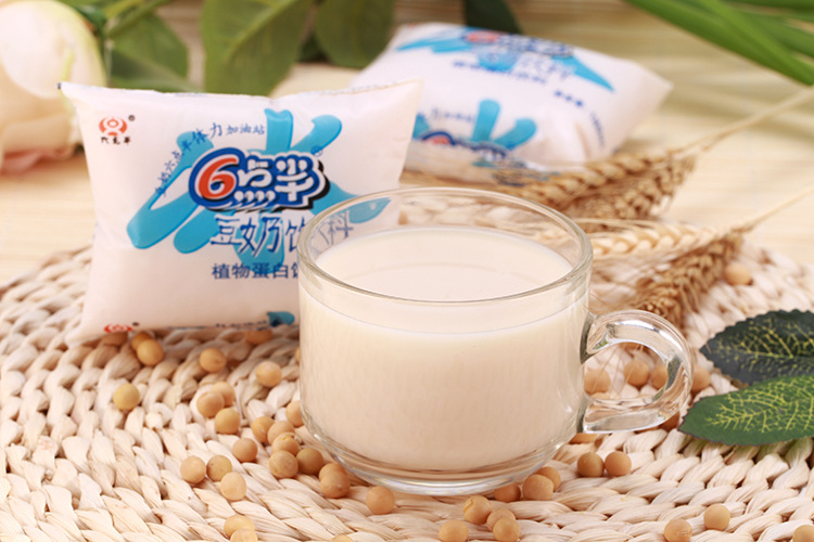 六点半食品营养早餐豆奶饮料冰爽型袋装180ml30袋批发火.