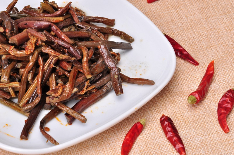 厂家直销乐山峨边特产红油森林蕨菜150g*8听/件休闲可口下饭菜