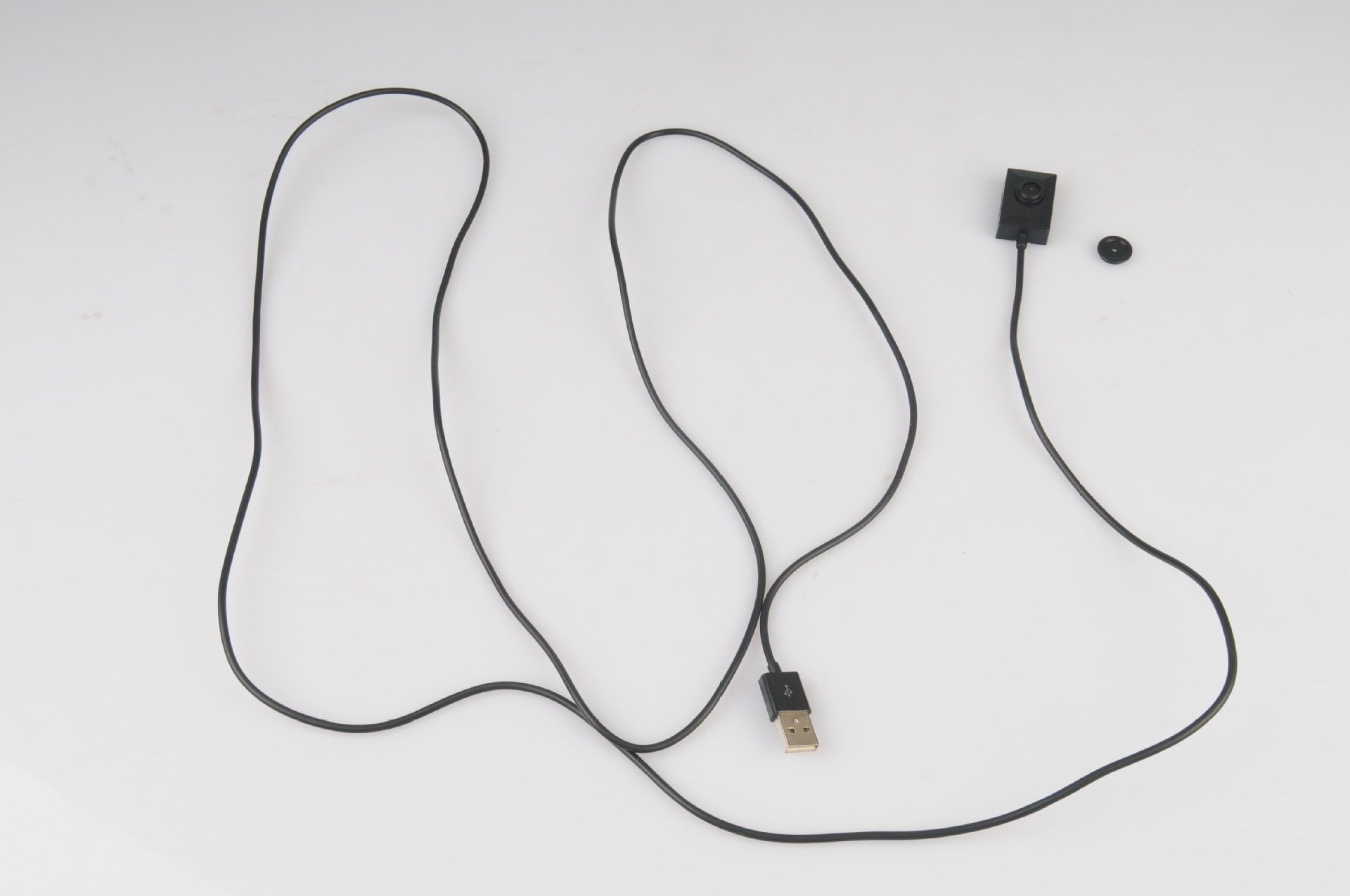 记者暗访是采用的那种微型摄像头有什么样的摄像笔还是纽扣的那种摄像