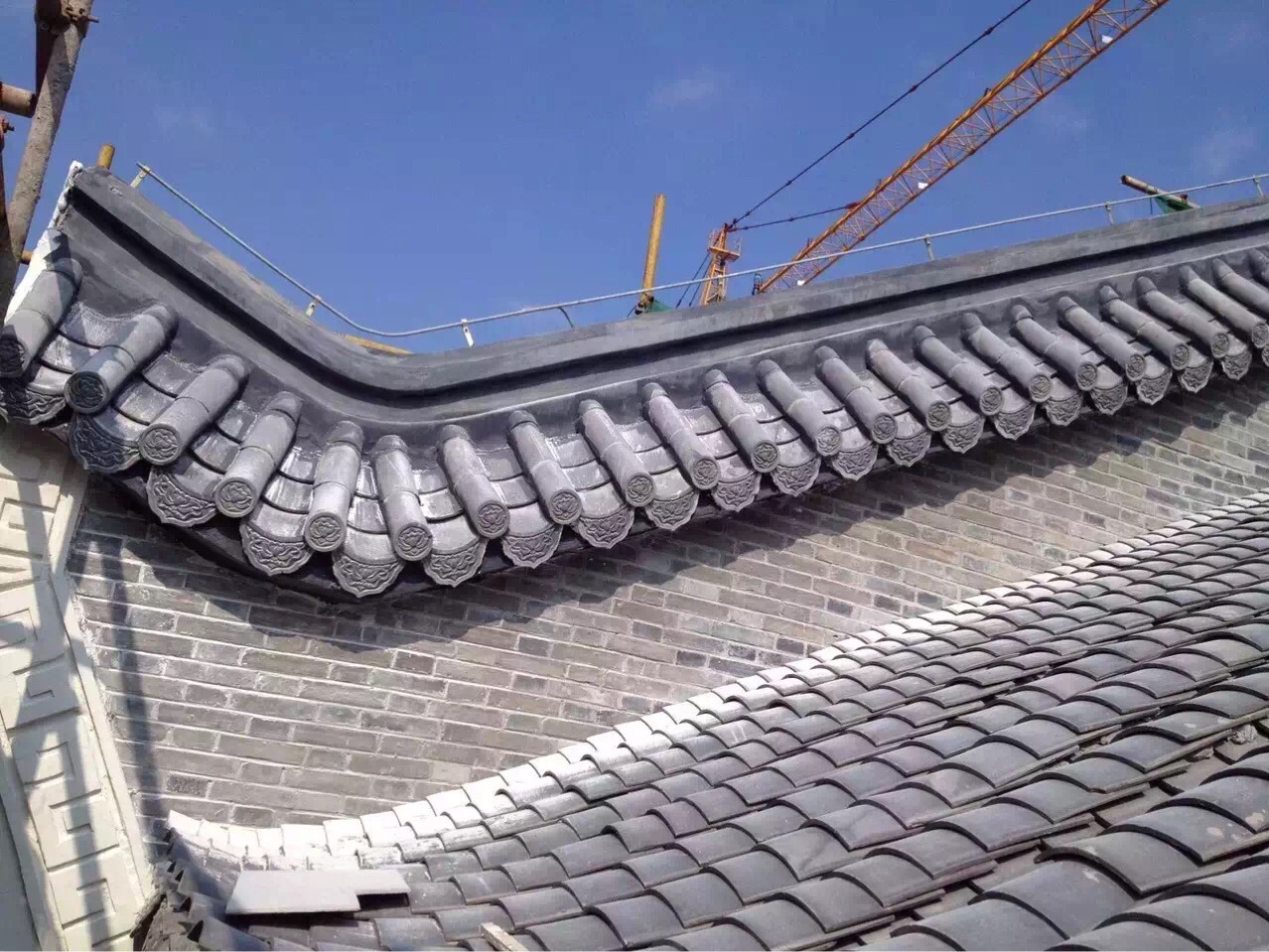 别墅通体西班牙瓦及颜色的瓦片涂料及屋面陶土瓦