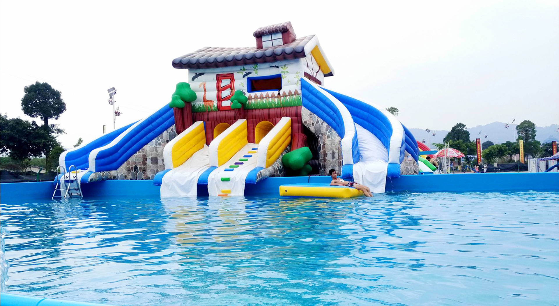 首页 玩具 游戏电玩 水上滑梯 >厂家定制热销水上儿童滑滑梯 海浪充气