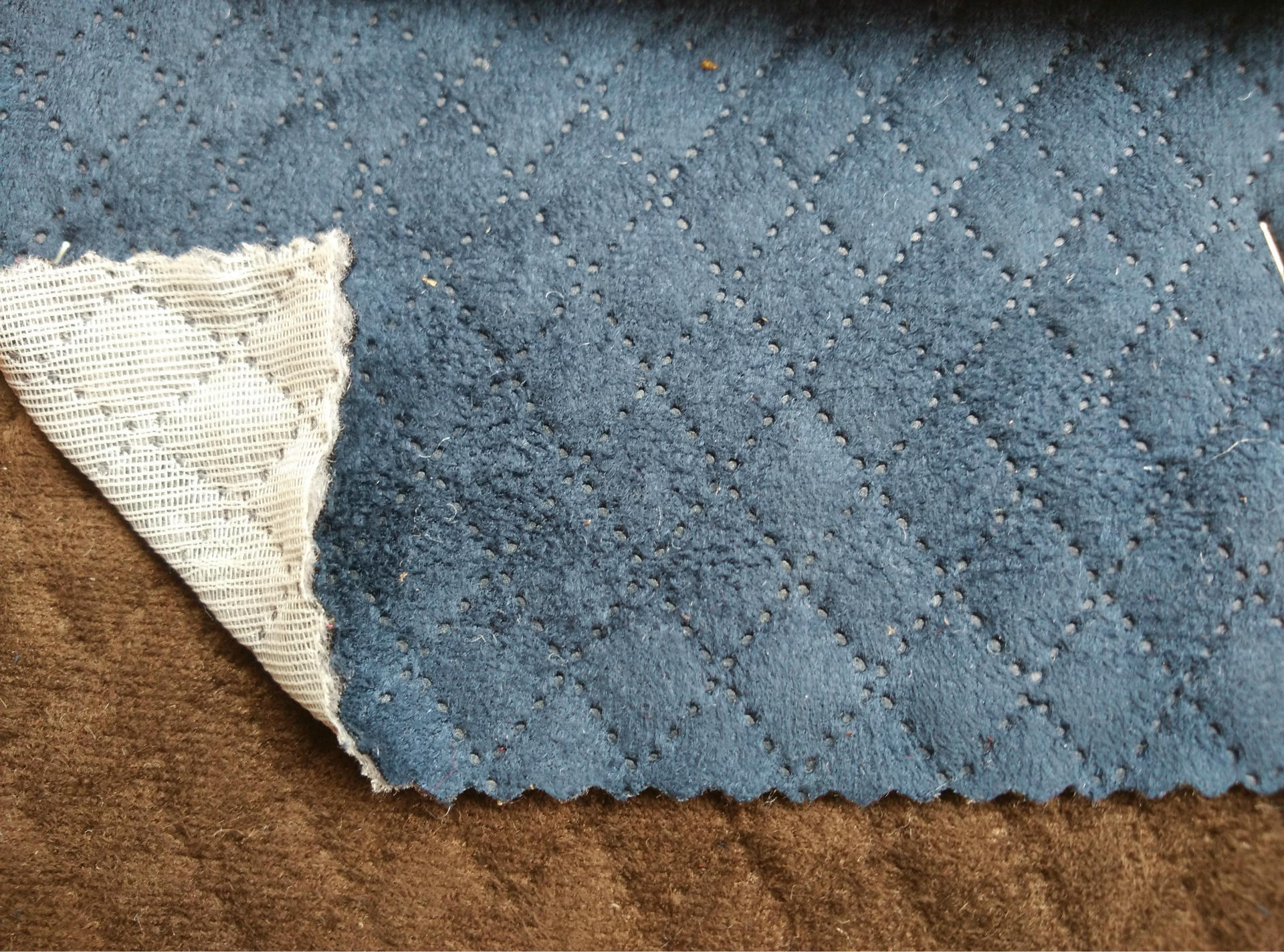 经编麂皮仿皮绒超声波压花绣花菱形格时装箱包磨毛布面料