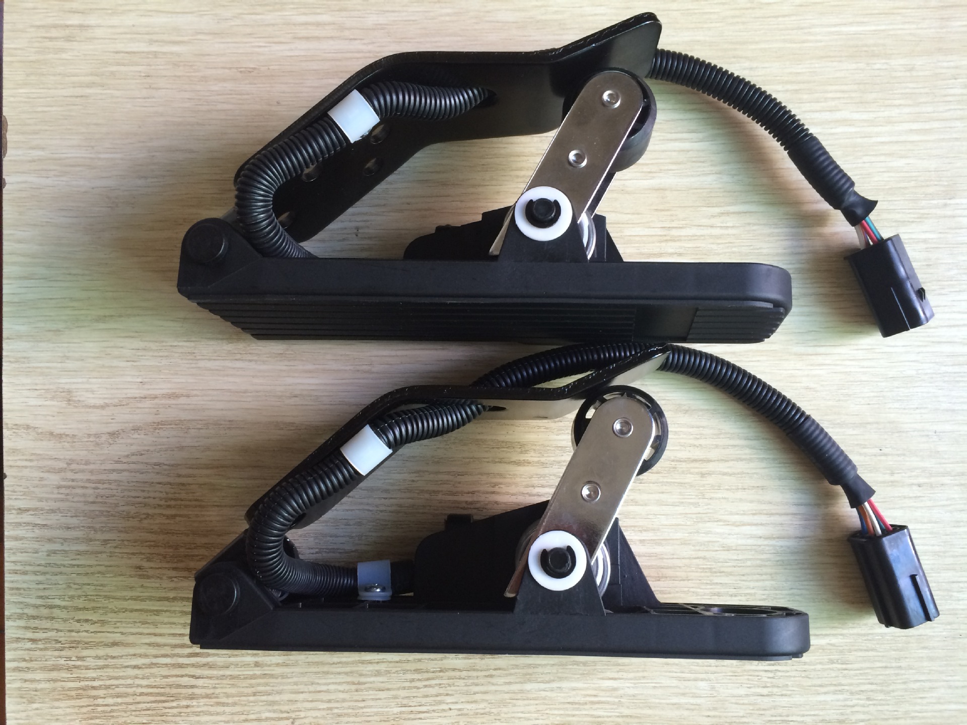 工程车电子油门踏板总成,装载机电子油门踏板