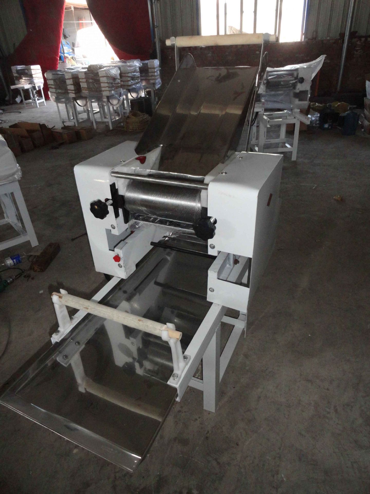 全自动大小型商用鲜面条机电动不锈钢压面机自动切面机