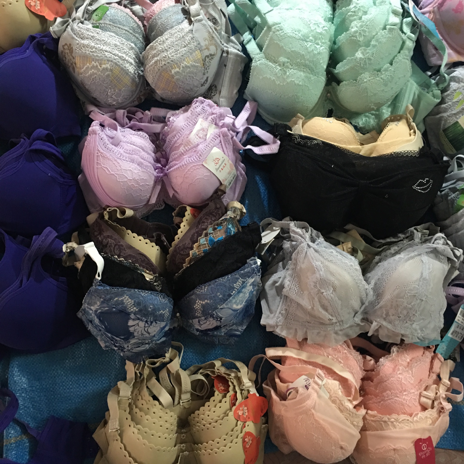 地摊货源跑江湖模式杂款文胸货尾批发赶集参