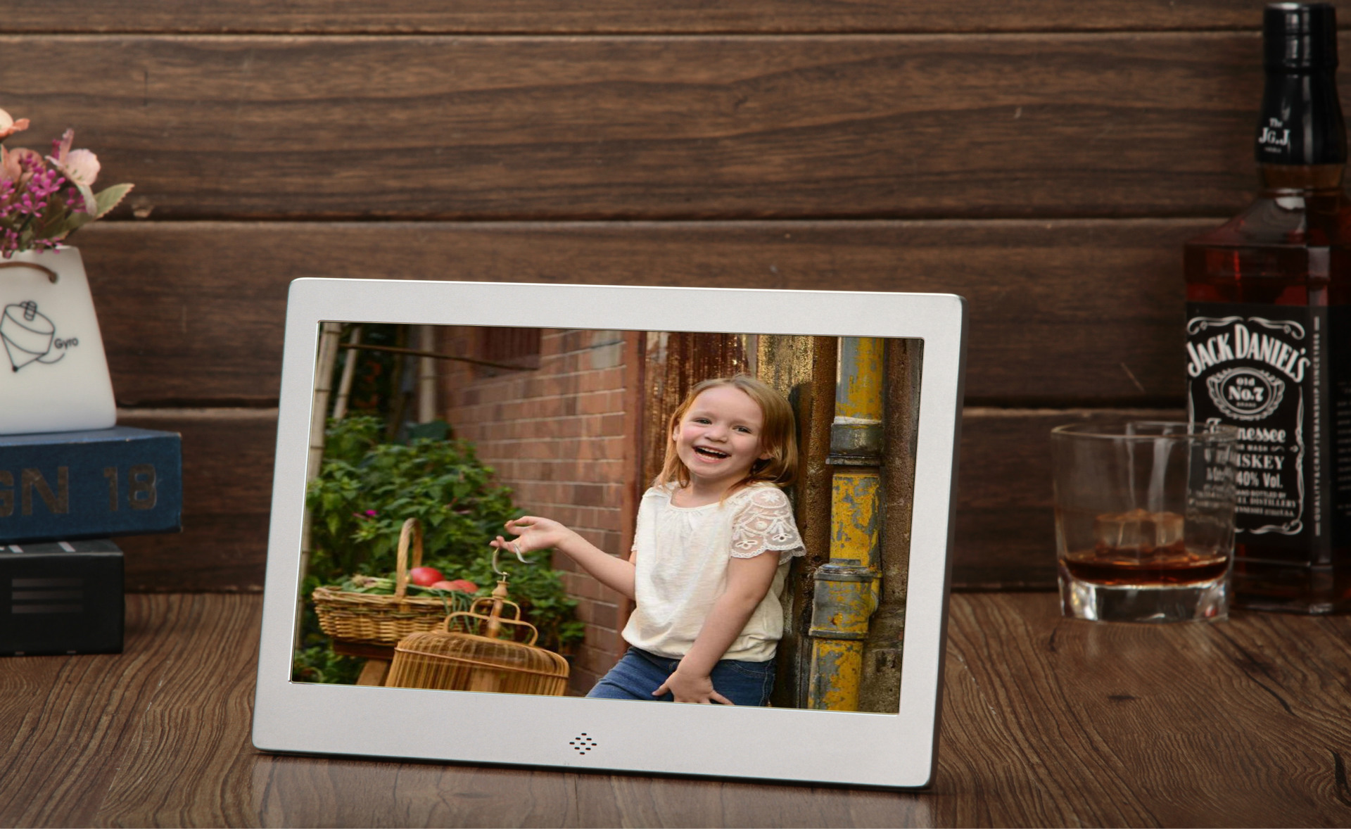 824寸金属框数码相框塑胶外壳数码相框专业厂家品质保证