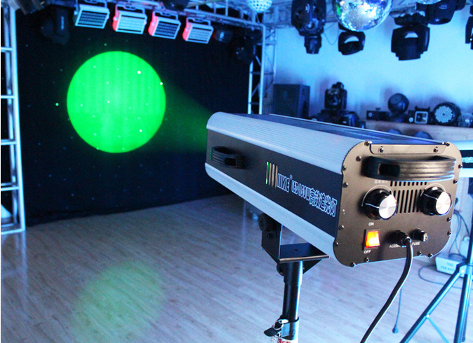 led追光灯 新款led追光灯 led150w追光灯带航空箱 330wled追光灯 - 影