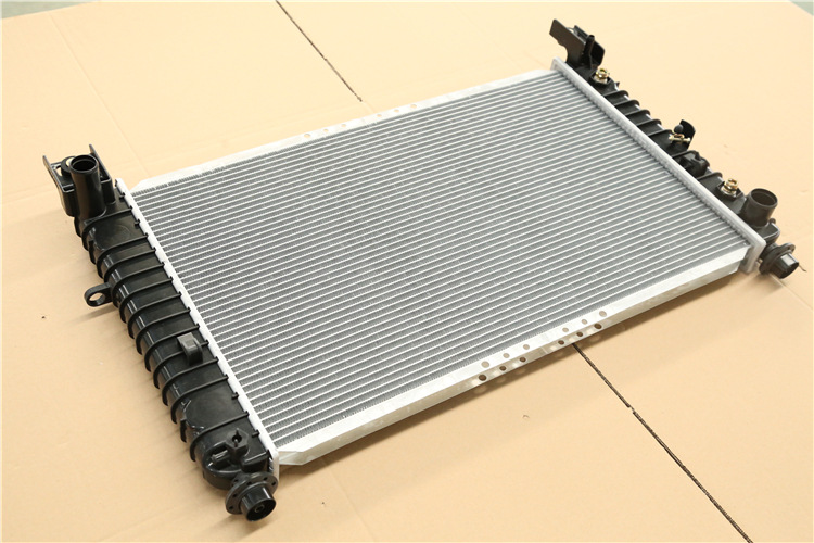 汽车散热器水箱雪佛兰皮卡系列99-06 chevrolet pick up