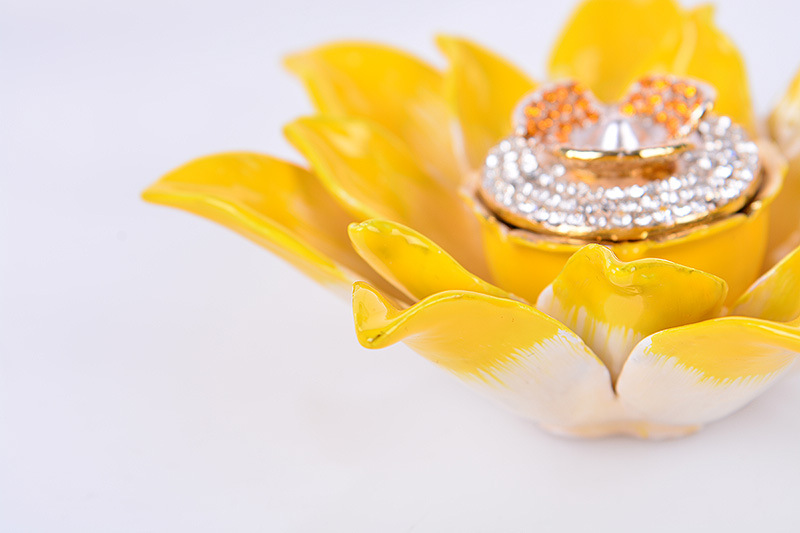 植物造型工艺品 荷花礼品摆件 彩绘镶钻收纳首饰盒 厂家**-金丝楠木