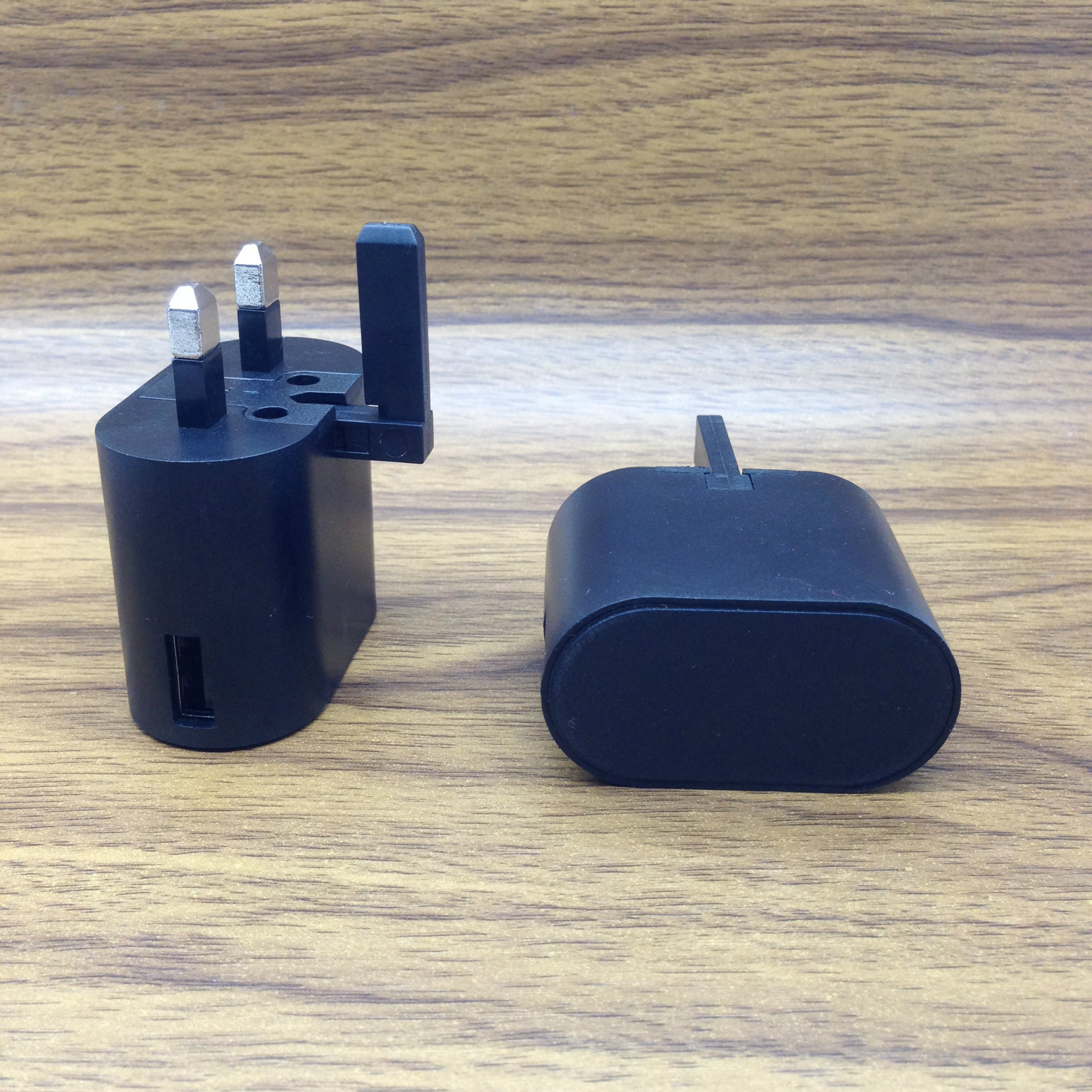 5v2a英规充电器 旅行智能充电器 usb电池充电器 香港迪拜规充电器