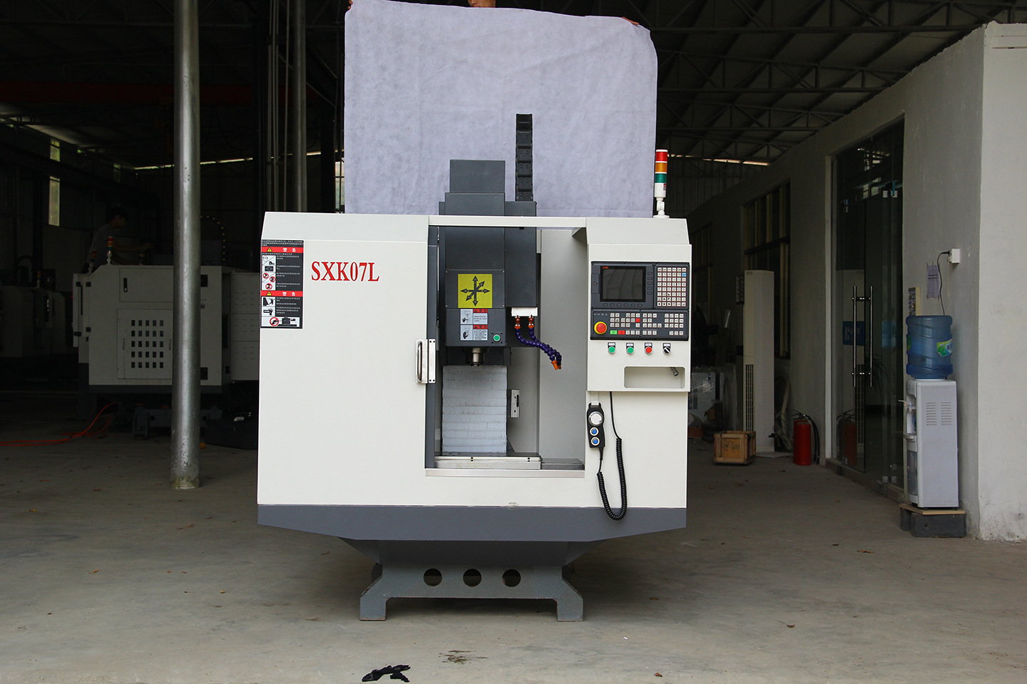 提示:西尔普数控主营小型数控机床有,数控钻床,数控铣床,小型加工中心