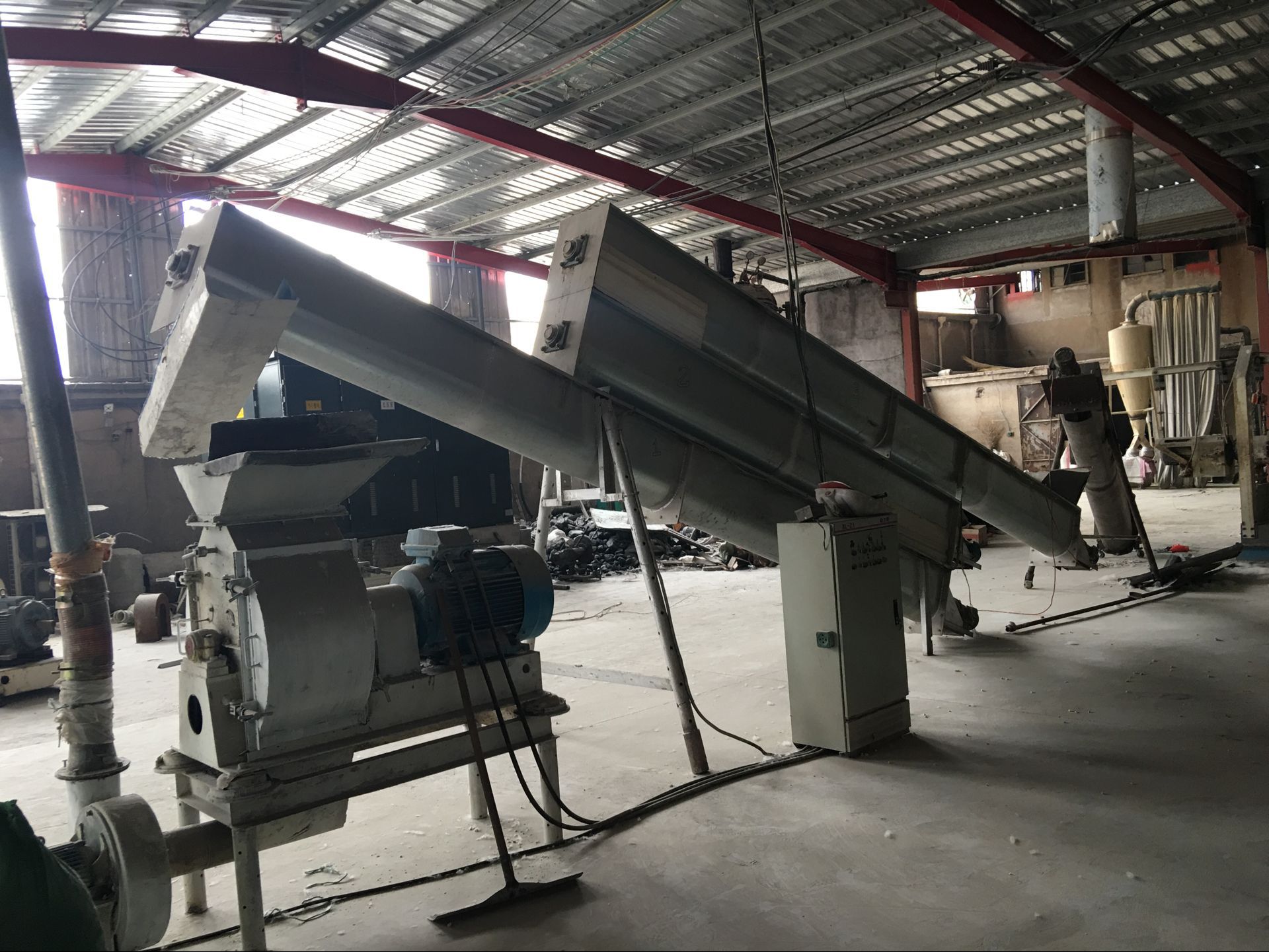 范明墓:厂家直销 全脂干法膨化大豆粉 优质狐狸水貂鱼饵猪牛羊饲料 粉