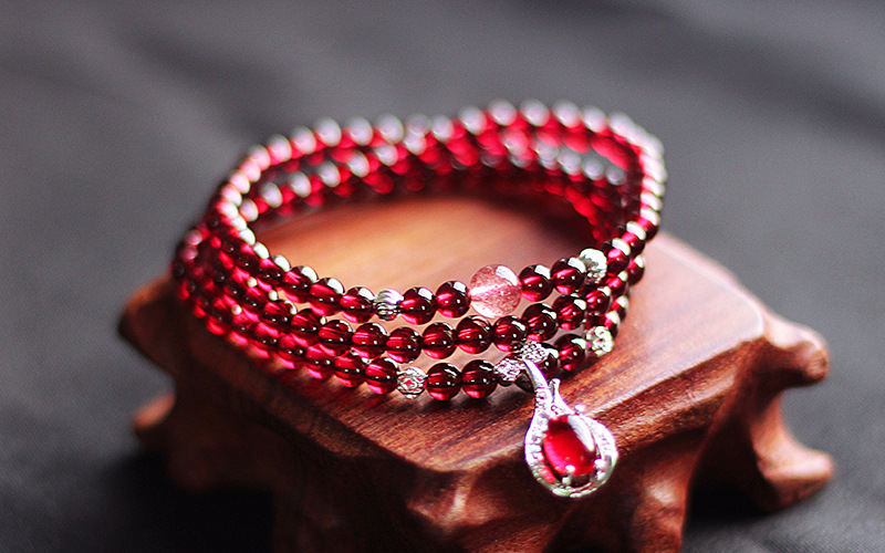 天然酒红石榴石手链三圈特级玻璃体 4mm-手饰