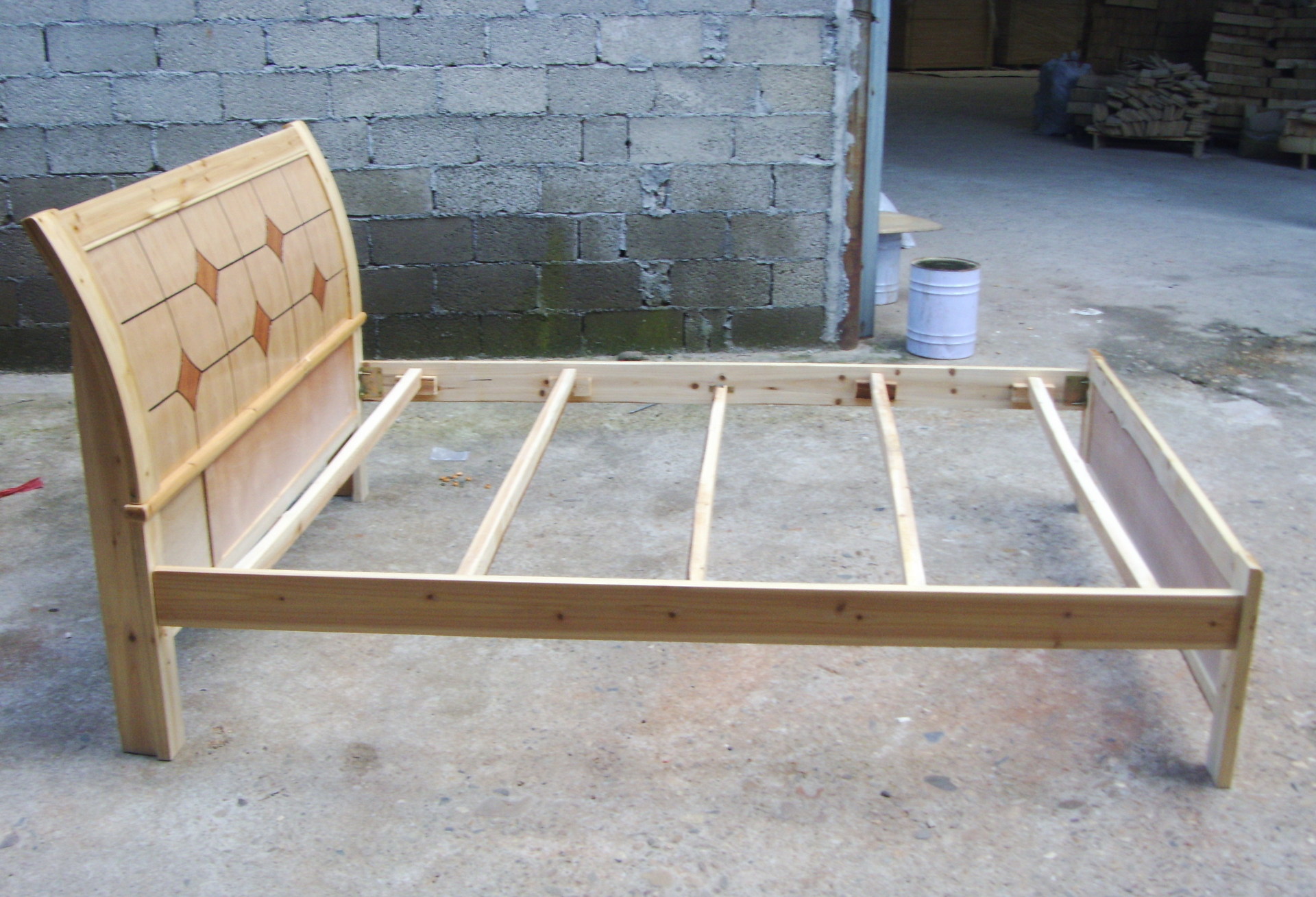 厂家批发销售实木床 杉木夹板床 1.5米1.8米双人床 666