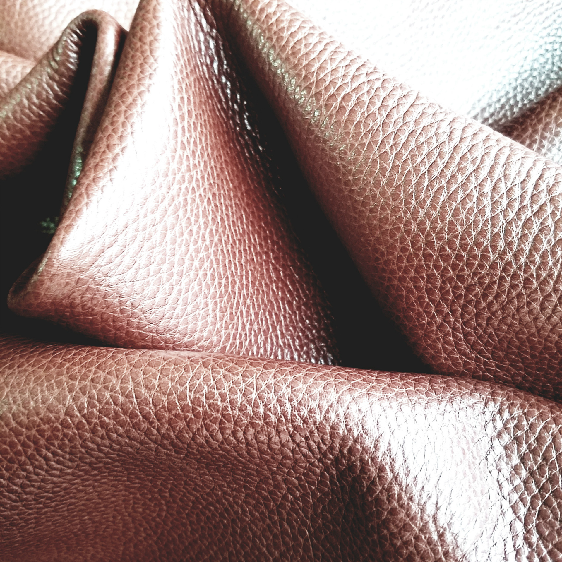 头层特价红棕色全粒面荔枝纹牛皮 质优价廉