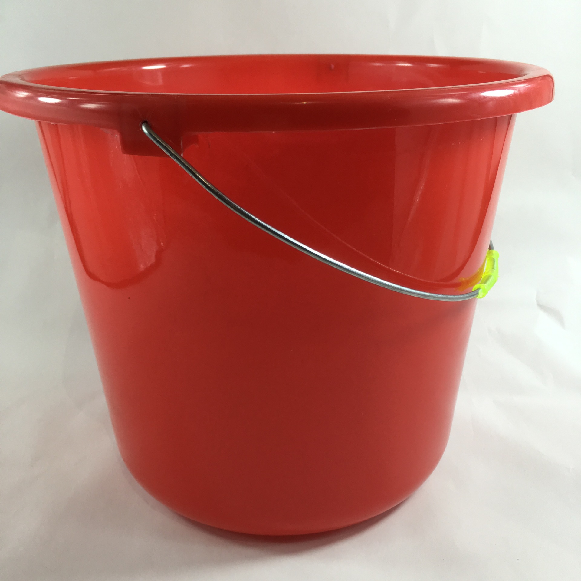 厂家直销家用塑料水桶 加厚手提塑料储水桶学生桶 塑料钢化桶.