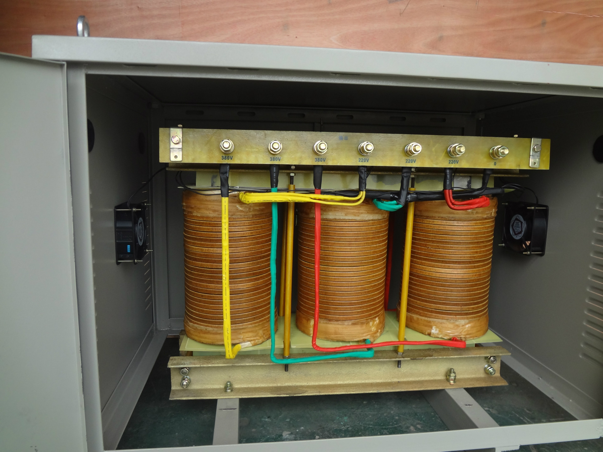 对单绕组有中间抽头的变压器其各中间抽头容量皆小于变压器