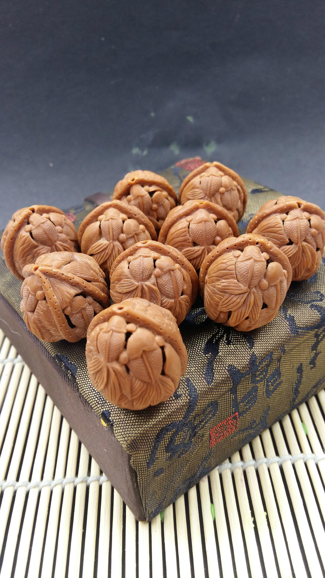 手工雕刻核桃手串《金鱼(金玉)满堂》 北工纯手工雕刻