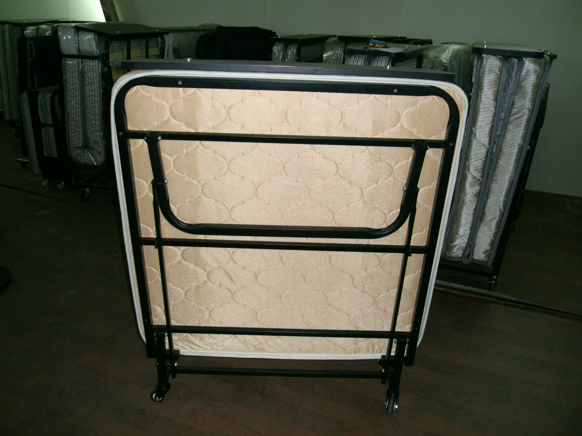 供应批发豪华折床 酒店折叠床 加固形折床 简易折叠床 可定制加床