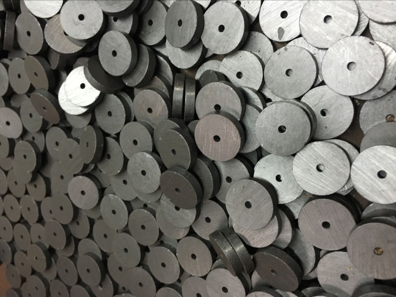 圆形带孔磁铁 小规格圆片 铁氧体圆饼