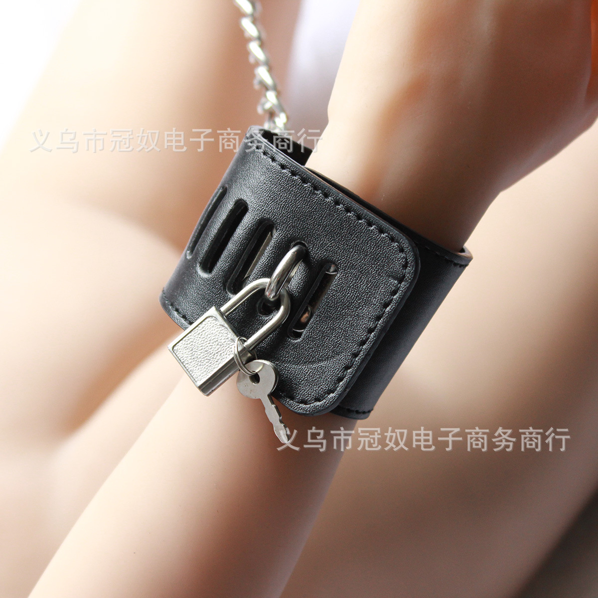 成人情趣用品网上代理手脚铐束缚带链子新潮女用成人情趣性用品