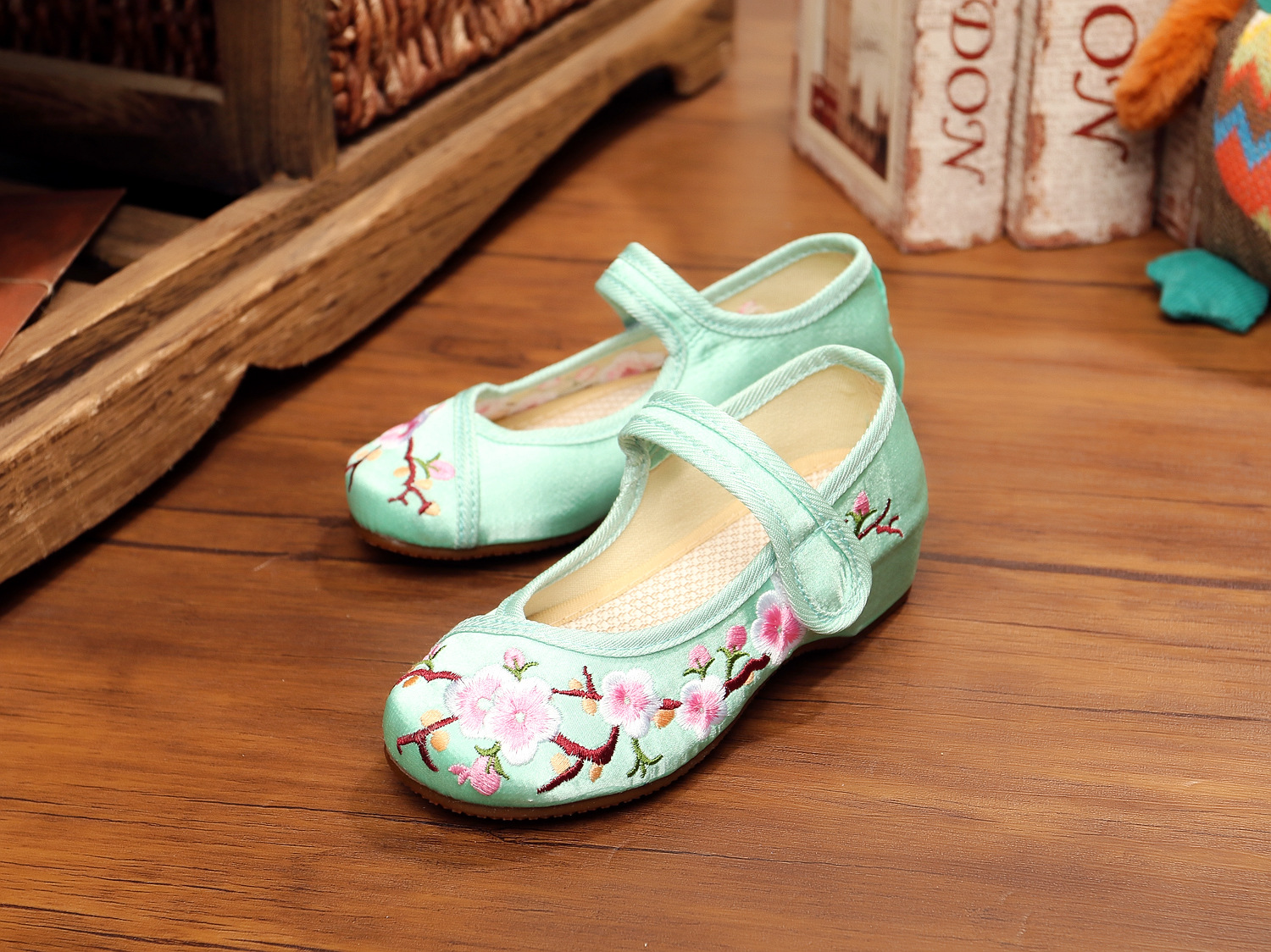 一品梅花老北京儿童布鞋女童鞋民族风绣花鞋舞蹈学生表演鞋