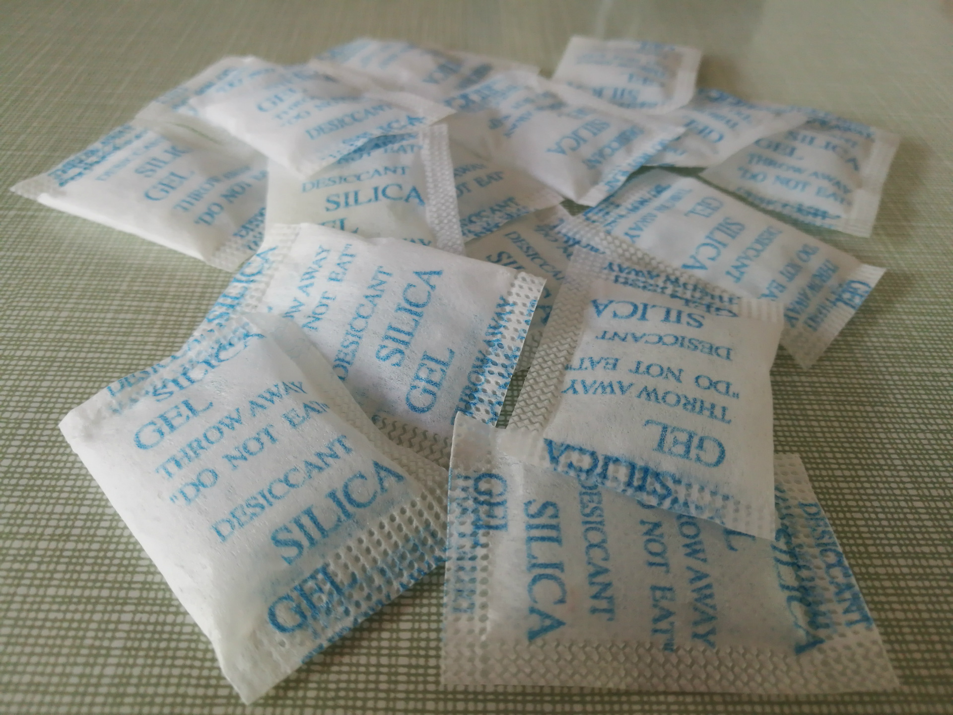 2g克硅胶干燥剂 食品干燥剂服饰鞋帽箱包 干燥剂 2000包-阿里巴巴