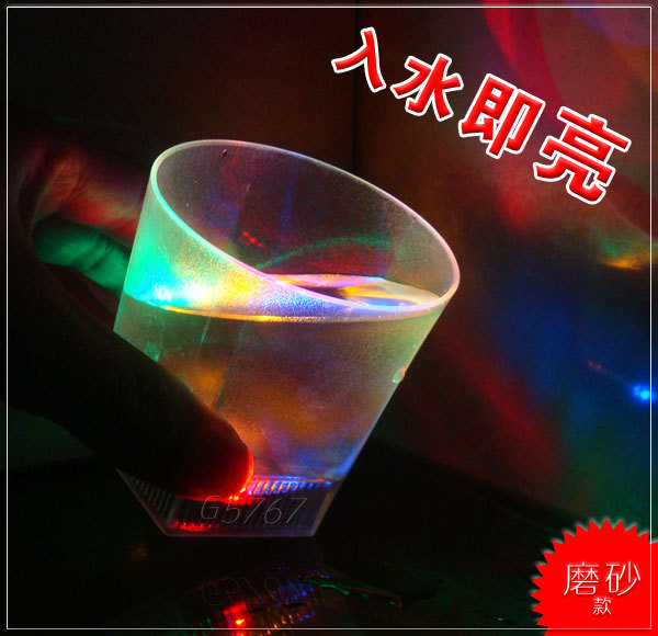 Water Sensing Cup Flash Beer Steins Led Colorful Cup New Novelty Products Color Changing Luminous Cup for Friends and Colleagues